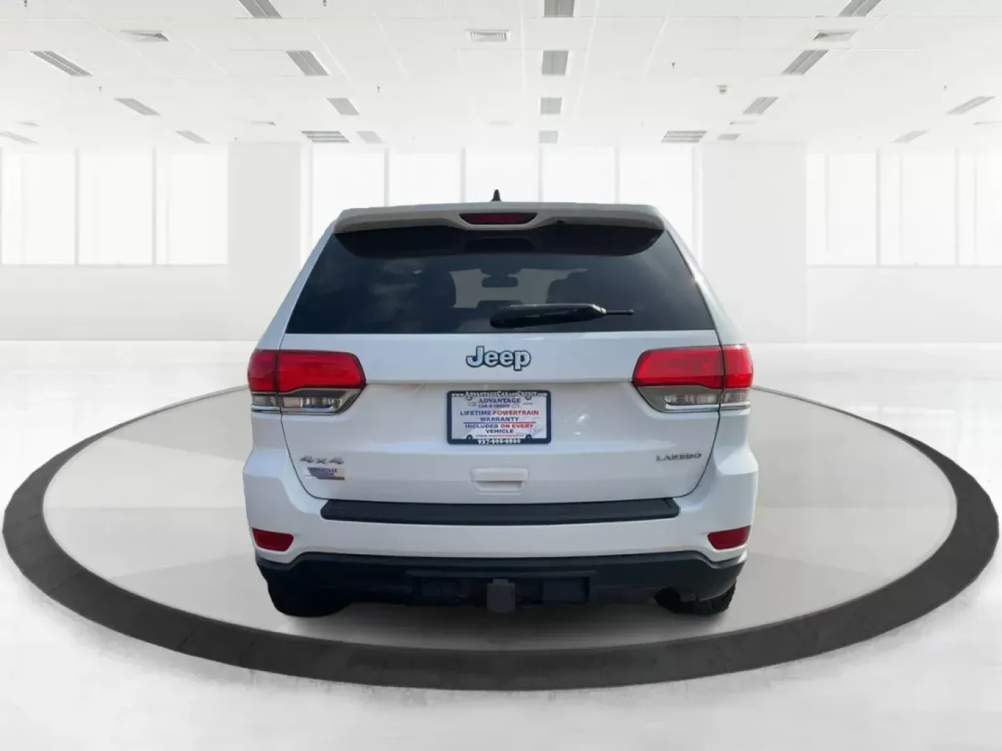 2014 Jeep Grand Cherokee Laredo (1C4RJFAGXEC) with an 3.6L V-6 DOHC engine, located at 1951 S Dayton Lakeview Rd., New Carlisle, OH, 45344, (937) 908-9800, 39.890999, -84.050255 - 2014 Jeep Grand Cherokee Laredo - Photo#3