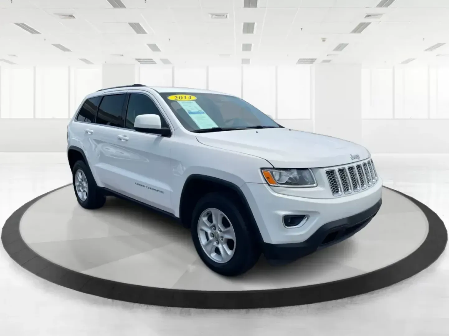 2014 Jeep Grand Cherokee Laredo (1C4RJFAGXEC) with an 3.6L V-6 DOHC engine, located at 1184 Kauffman Ave, Fairborn, OH, 45324, (937) 908-9800, 39.807072, -84.030914 - **Explore the Great Outdoors with the 2014 Jeep Grand Cherokee Laredo Perfect for Adventurous Souls!**<br /> <br /> Are you ready to elevate your travel experience? The 2014 Jeep Grand Cherokee Laredo is not just a vehicle; it's your ticket to adventure. Ideal for families seeking weekend getaways, - Photo#0