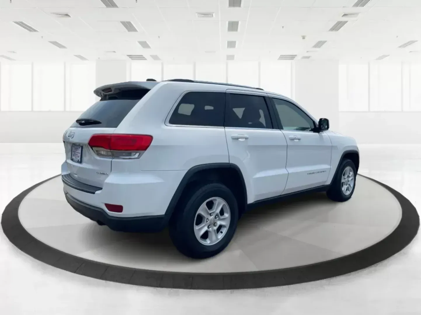 2014 Jeep Grand Cherokee Laredo (1C4RJFAGXEC) with an 3.6L V-6 DOHC engine, located at 1184 Kauffman Ave, Fairborn, OH, 45324, (937) 908-9800, 39.807072, -84.030914 - **Explore the Great Outdoors with the 2014 Jeep Grand Cherokee Laredo Perfect for Adventurous Souls!**<br /> <br /> Are you ready to elevate your travel experience? The 2014 Jeep Grand Cherokee Laredo is not just a vehicle; it's your ticket to adventure. Ideal for families seeking weekend getaways, - Photo#2