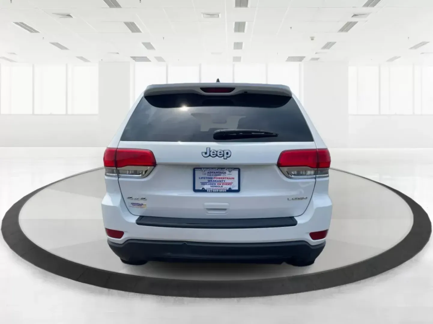 2014 Jeep Grand Cherokee Laredo (1C4RJFAGXEC) with an 3.6L V-6 DOHC engine, located at 1184 Kauffman Ave, Fairborn, OH, 45324, (937) 908-9800, 39.807072, -84.030914 - **Explore the Great Outdoors with the 2014 Jeep Grand Cherokee Laredo Perfect for Adventurous Souls!**<br /> <br /> Are you ready to elevate your travel experience? The 2014 Jeep Grand Cherokee Laredo is not just a vehicle; it's your ticket to adventure. Ideal for families seeking weekend getaways, - Photo#3
