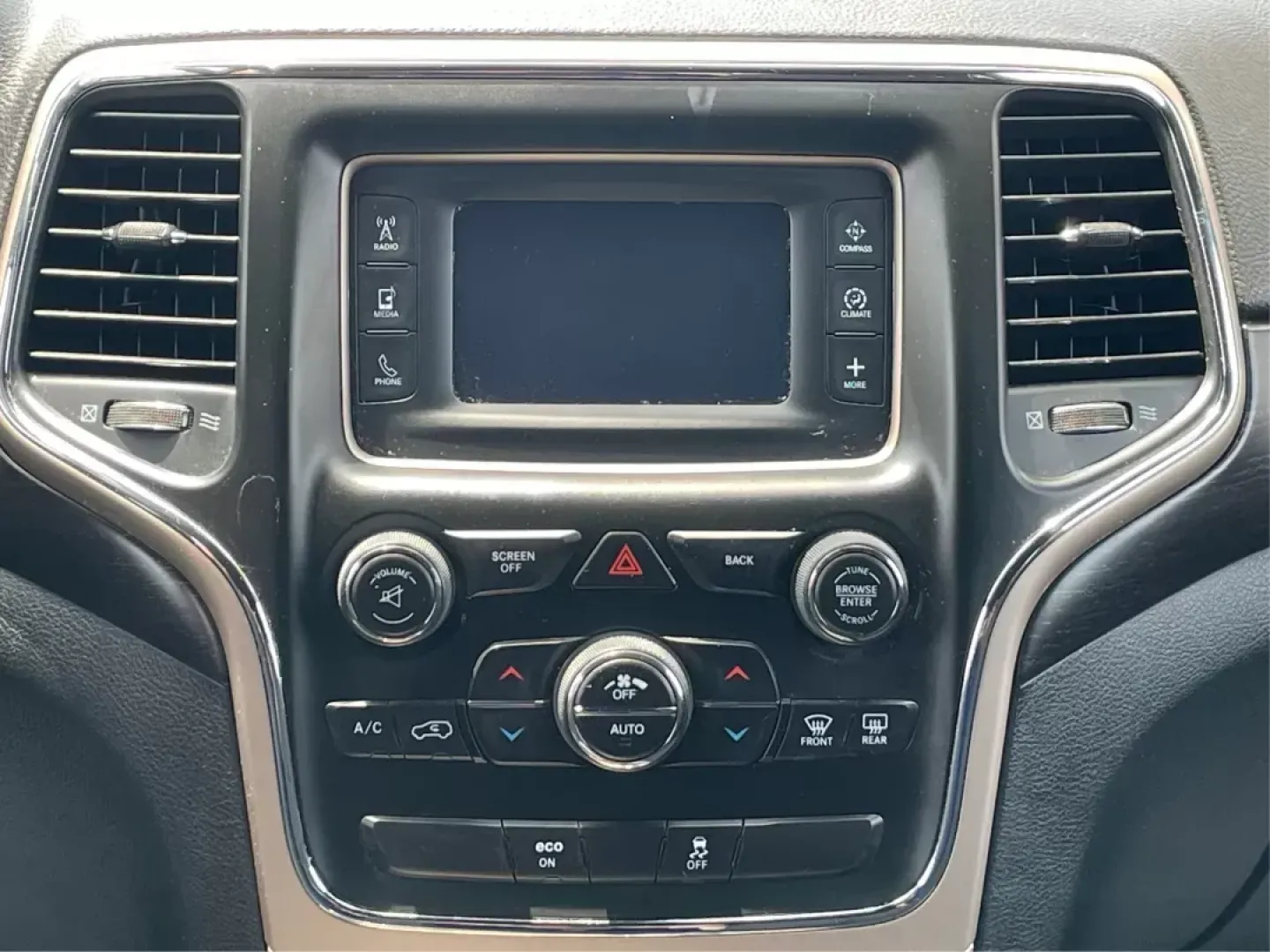 2014 Jeep Grand Cherokee Laredo (1C4RJFAGXEC) with an 3.6L V-6 DOHC engine, located at 1184 Kauffman Ave, Fairborn, OH, 45324, (937) 908-9800, 39.807072, -84.030914 - **Explore the Great Outdoors with the 2014 Jeep Grand Cherokee Laredo Perfect for Adventurous Souls!**<br /> <br /> Are you ready to elevate your travel experience? The 2014 Jeep Grand Cherokee Laredo is not just a vehicle; it's your ticket to adventure. Ideal for families seeking weekend getaways, - Photo#12