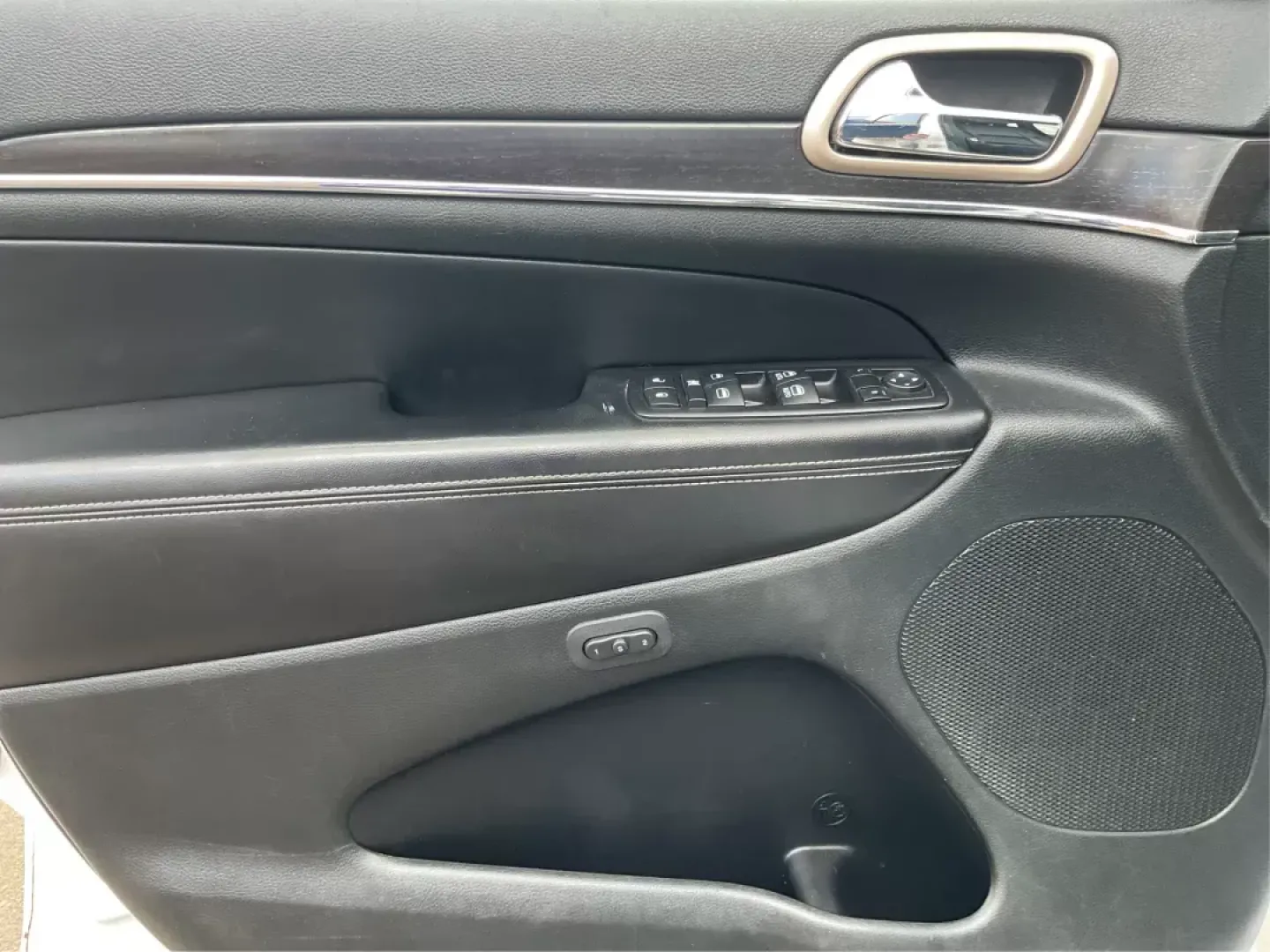 2014 Jeep Grand Cherokee Limited (1C4RJFBGXEC) with an Other engine, located at 1099 N County Rd 25A, Troy, OH, 45373, (937) 908-9800, 40.057079, -84.212883 - **Adventure Awaits with the 2014 Jeep Grand Cherokee Limited Your Ideal SUV for Family Road Trips or Weekend Getaways!**<br /> <br /> Are you searching for a versatile SUV that can handle both daily commutes and adventurous weekends? Look no further! The 2014 Jeep Grand Cherokee Limited, available - Photo#18