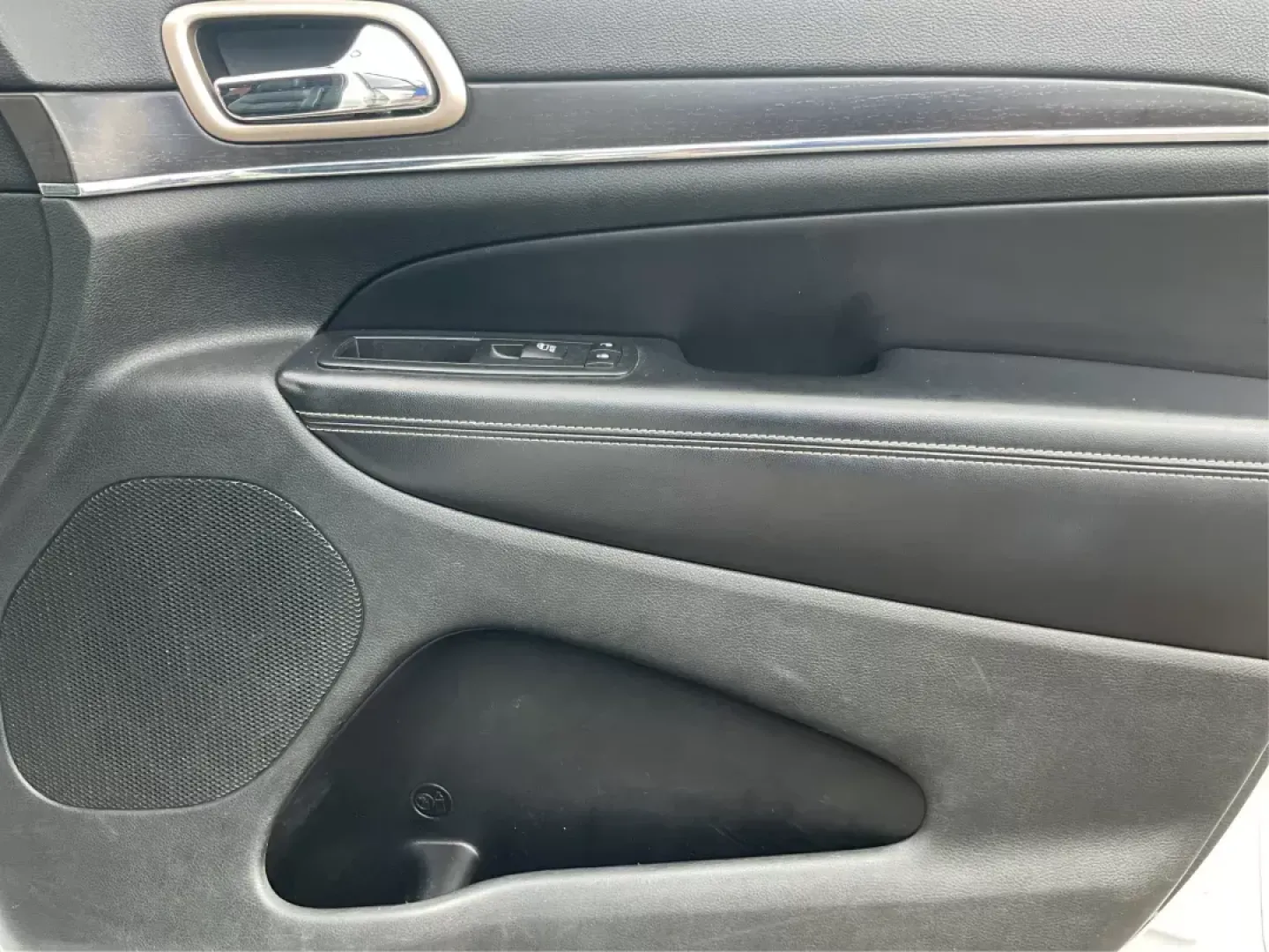 2014 Jeep Grand Cherokee Limited (1C4RJFBGXEC) with an Other engine, located at 1099 N County Rd 25A, Troy, OH, 45373, (937) 908-9800, 40.057079, -84.212883 - **Adventure Awaits with the 2014 Jeep Grand Cherokee Limited Your Ideal SUV for Family Road Trips or Weekend Getaways!**<br /> <br /> Are you searching for a versatile SUV that can handle both daily commutes and adventurous weekends? Look no further! The 2014 Jeep Grand Cherokee Limited, available - Photo#19