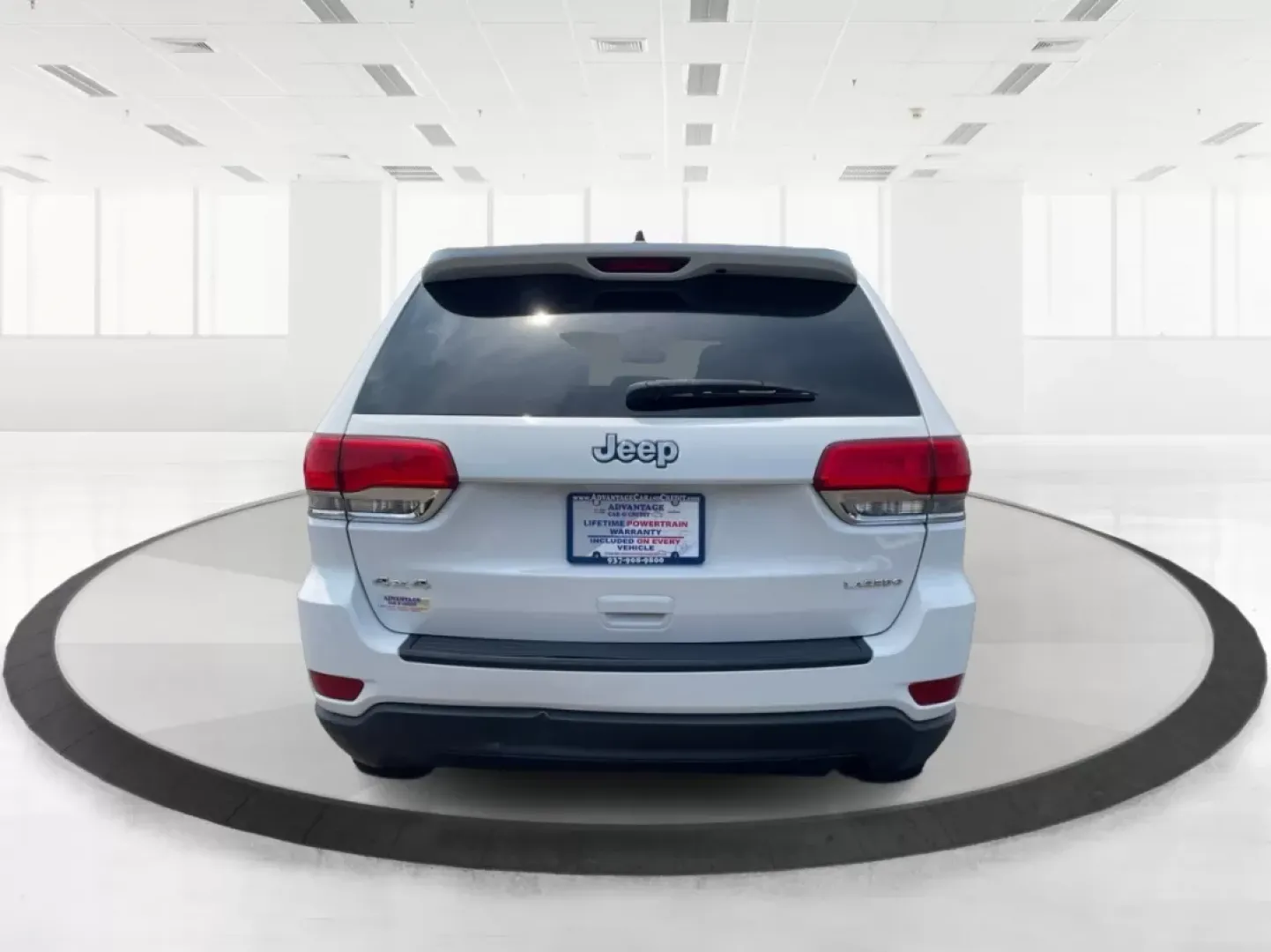 2014 Jeep Grand Cherokee Laredo (1C4RJFAGXEC) with an 3.6L V-6 DOHC engine, located at 1184 Kauffman Ave, Fairborn, OH, 45324, (937) 908-9800, 39.807072, -84.030914 - Are you ready to elevate your daily drive and weekend adventures? Look no further than Advantage Car and Credit in Fairborn, OH, where we specialize in offering reliable vehicles tailored to your lifestyle. Our featured vehicle, a 2014 Jeep Grand Cherokee Laredo, is perfect for anyone seeking a blen - Photo#3