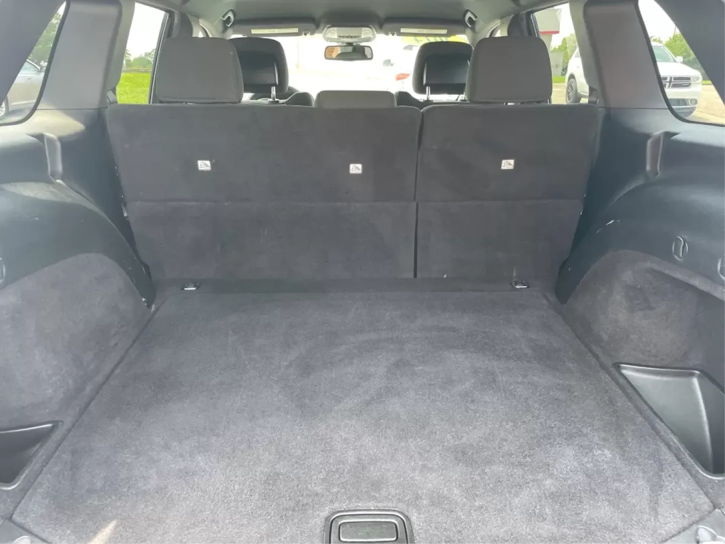 2014 Jeep Grand Cherokee Laredo (1C4RJFAGXEC) with an 3.6L V-6 DOHC engine, located at 1184 Kauffman Ave, Fairborn, OH, 45324, (937) 908-9800, 39.807072, -84.030914 - Are you ready to elevate your daily drive and weekend adventures? Look no further than Advantage Car and Credit in Fairborn, OH, where we specialize in offering reliable vehicles tailored to your lifestyle. Our featured vehicle, a 2014 Jeep Grand Cherokee Laredo, is perfect for anyone seeking a blen - Photo#12