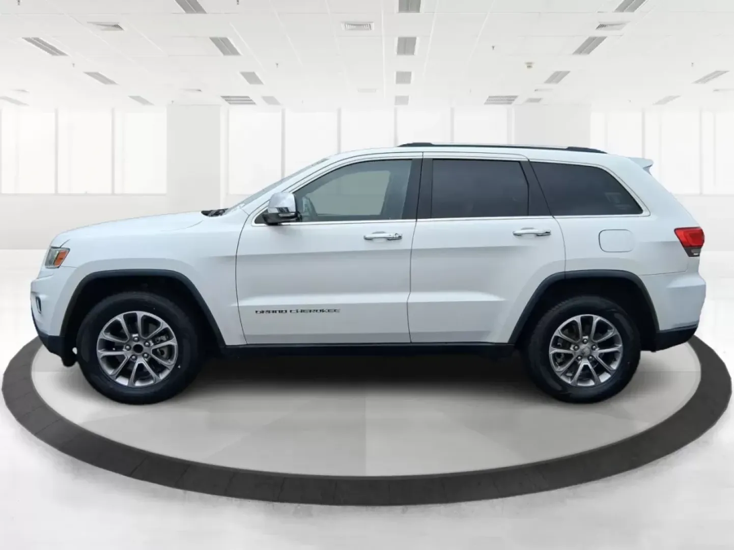 2014 Jeep Grand Cherokee Limited (1C4RJEBG2EC) with an Other engine, located at 8750 N County Rd 25A, Piqua, OH, 45356, (937) 908-9800, 40.164391, -84.232513 - **Unleash Adventure with the 2014 Jeep Grand Cherokee Limited at Advantage Car and Credit - Piqua!**<br /> <br /> Are you ready to elevate your driving experience? The 2014 Jeep Grand Cherokee Limited is the perfect vehicle for those who crave both adventure and comfort. Whether you're taking the fa - Photo#5