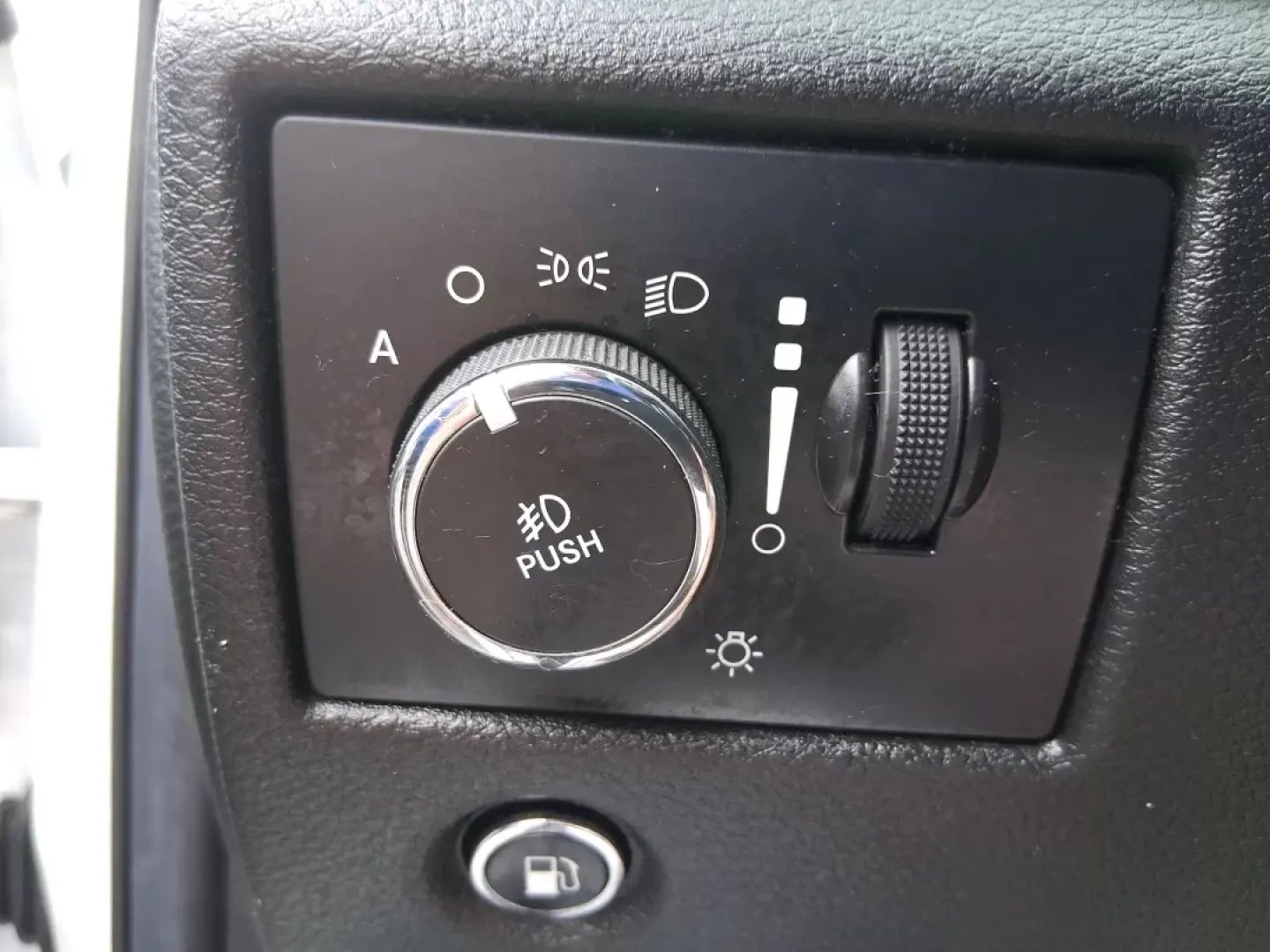 2014 Jeep Grand Cherokee Limited (1C4RJEBG2EC) with an Other engine, located at 8750 N County Rd 25A, Piqua, OH, 45356, (937) 908-9800, 40.164391, -84.232513 - **Unleash Adventure with the 2014 Jeep Grand Cherokee Limited at Advantage Car and Credit - Piqua!**<br /> <br /> Are you ready to elevate your driving experience? The 2014 Jeep Grand Cherokee Limited is the perfect vehicle for those who crave both adventure and comfort. Whether you're taking the fa - Photo#17