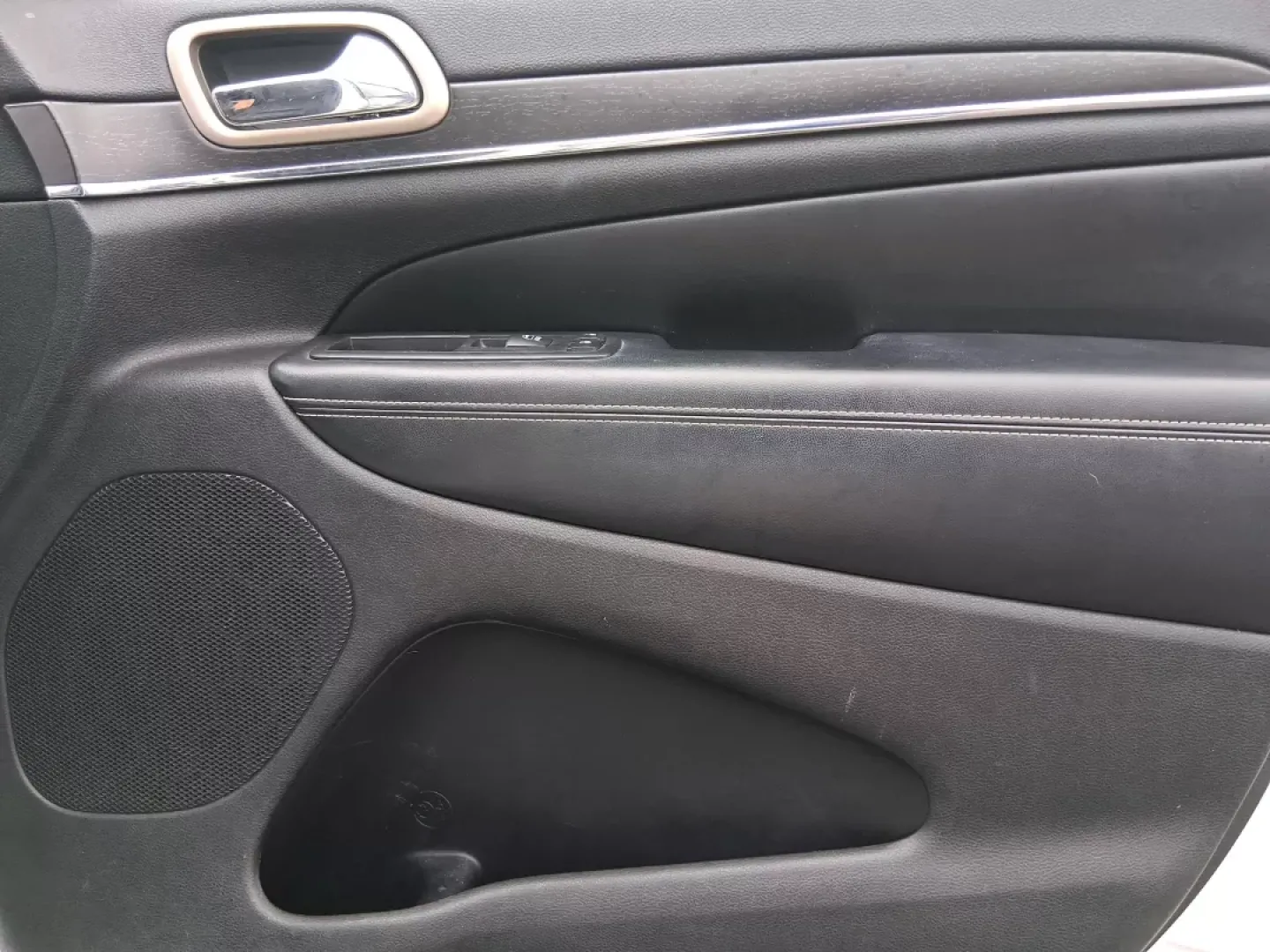 2014 Jeep Grand Cherokee Limited (1C4RJEBG2EC) with an Other engine, located at 8750 N County Rd 25A, Piqua, OH, 45356, (937) 908-9800, 40.164391, -84.232513 - **Unleash Adventure with the 2014 Jeep Grand Cherokee Limited at Advantage Car and Credit - Piqua!**<br /> <br /> Are you ready to elevate your driving experience? The 2014 Jeep Grand Cherokee Limited is the perfect vehicle for those who crave both adventure and comfort. Whether you're taking the fa - Photo#20