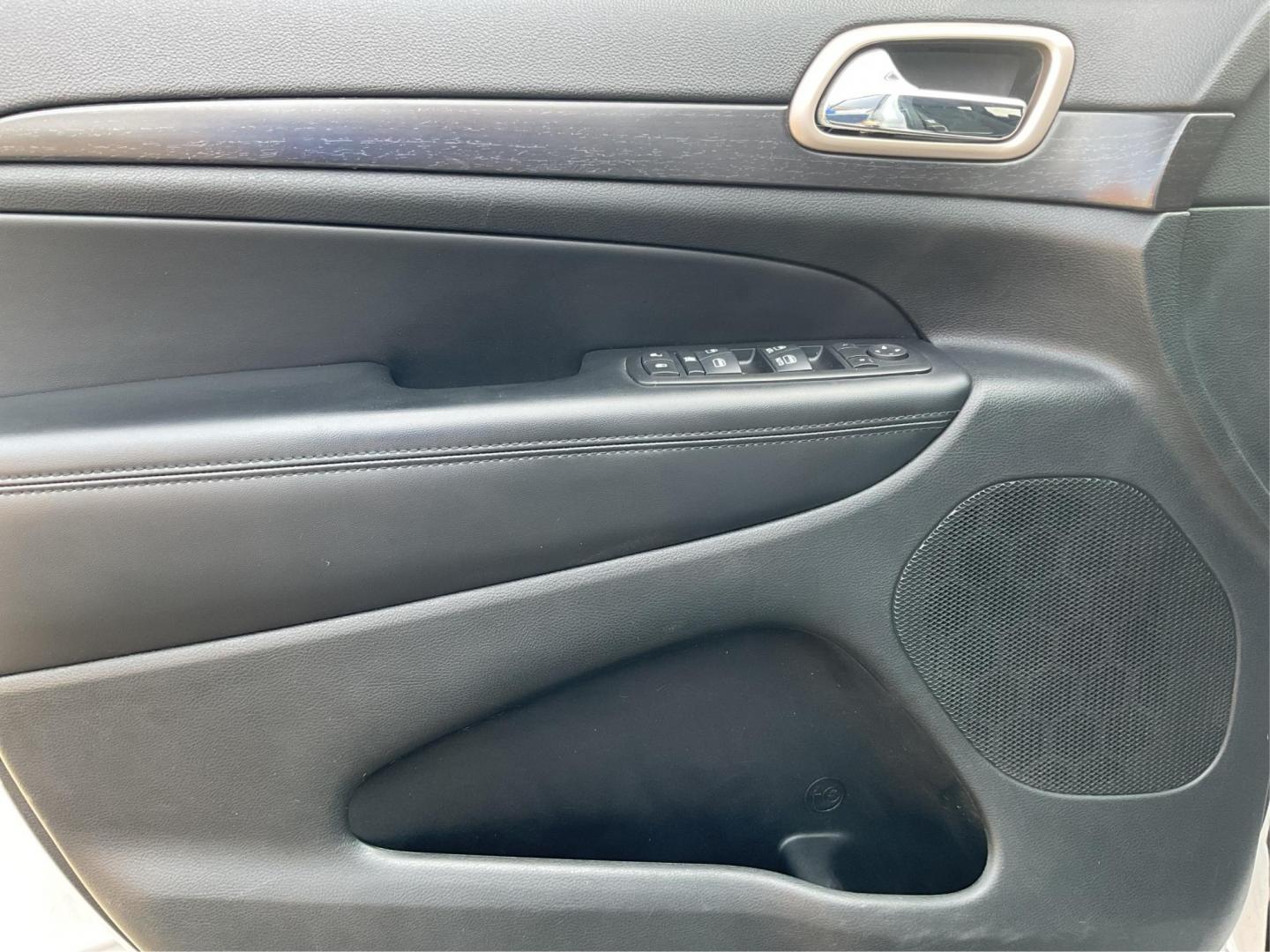 2014 Jeep Grand Cherokee Laredo (1C4RJFAGXEC) with an 3.6L V-6 DOHC engine, located at 1951 S Dayton Lakeview Rd., New Carlisle, OH, 45344, (937) 908-9800, 39.890999, -84.050255 - 2014 Jeep Grand Cherokee Laredo - Photo#18