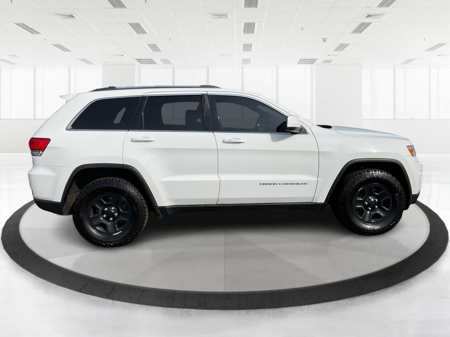 2014 Jeep Grand Cherokee Laredo (1C4RJFAGXEC) with an 3.6L V-6 DOHC engine, located at 1951 S Dayton Lakeview Rd., New Carlisle, OH, 45344, (937) 908-9800, 39.890999, -84.050255 - 2014 Jeep Grand Cherokee Laredo - Photo#1
