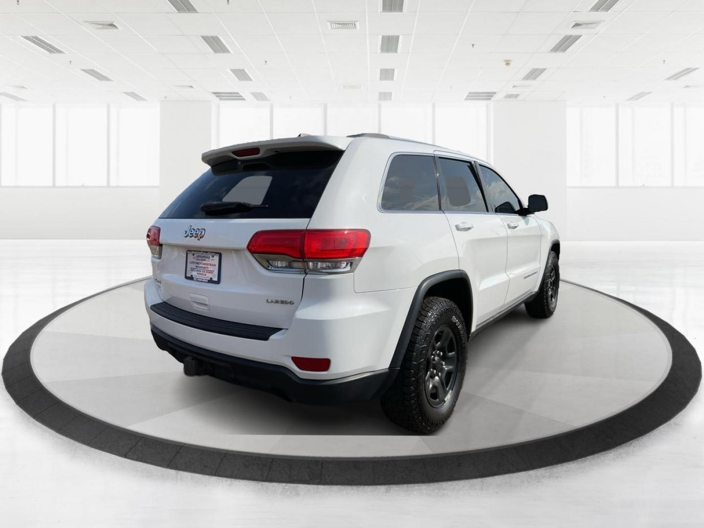 2014 Jeep Grand Cherokee Laredo (1C4RJFAGXEC) with an 3.6L V-6 DOHC engine, located at 1951 S Dayton Lakeview Rd., New Carlisle, OH, 45344, (937) 908-9800, 39.890999, -84.050255 - 2014 Jeep Grand Cherokee Laredo - Photo#2