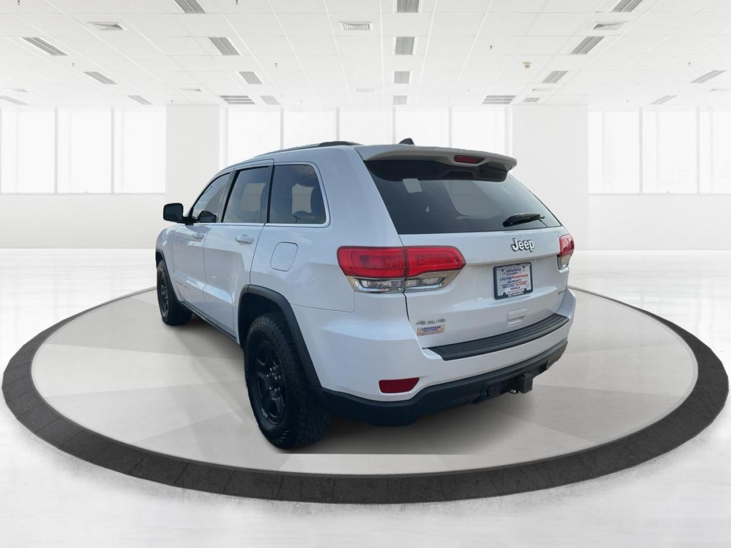 2014 Jeep Grand Cherokee Laredo (1C4RJFAGXEC) with an 3.6L V-6 DOHC engine, located at 1951 S Dayton Lakeview Rd., New Carlisle, OH, 45344, (937) 908-9800, 39.890999, -84.050255 - 2014 Jeep Grand Cherokee Laredo - Photo#4