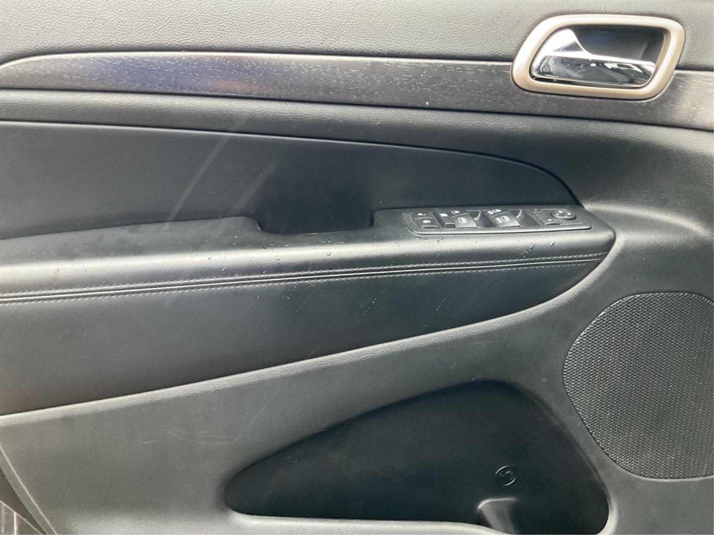 2014 Brilliant Black Crystal P Jeep Grand Cherokee Laredo 4WD (1C4RJFAG5EC) with an 3.6L V6 DOHC 24V engine, 5-Speed Automatic transmission, located at 401 Woodman Dr, Riverside, OH, 45431, (937) 908-9800, 39.760899, -84.123421 - 2014 Jeep Grand Cherokee Laredo 4WD - Photo#15