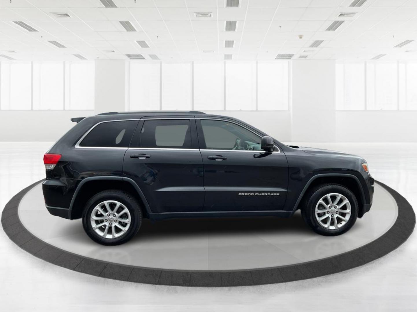 2014 Brilliant Black Crystal P Jeep Grand Cherokee Laredo 4WD (1C4RJFAG5EC) with an 3.6L V6 DOHC 24V engine, 5-Speed Automatic transmission, located at 401 Woodman Dr, Riverside, OH, 45431, (937) 908-9800, 39.760899, -84.123421 - 2014 Jeep Grand Cherokee Laredo 4WD - Photo#1