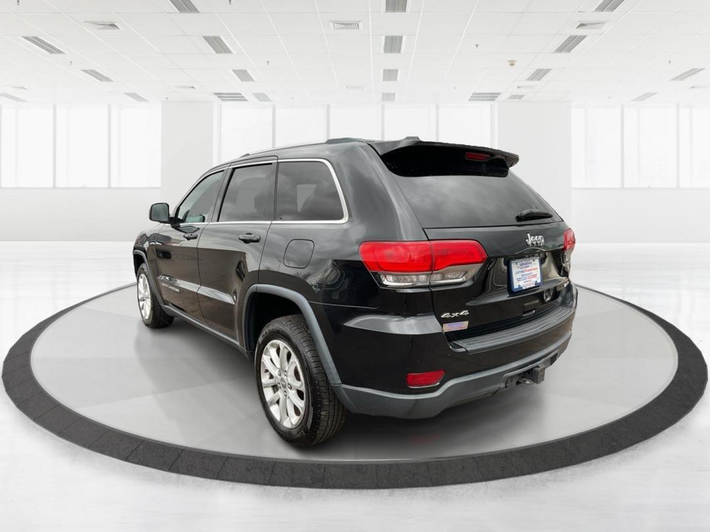 2014 Brilliant Black Crystal P Jeep Grand Cherokee Laredo 4WD (1C4RJFAG5EC) with an 3.6L V6 DOHC 24V engine, 5-Speed Automatic transmission, located at 401 Woodman Dr, Riverside, OH, 45431, (937) 908-9800, 39.760899, -84.123421 - 2014 Jeep Grand Cherokee Laredo 4WD - Photo#3