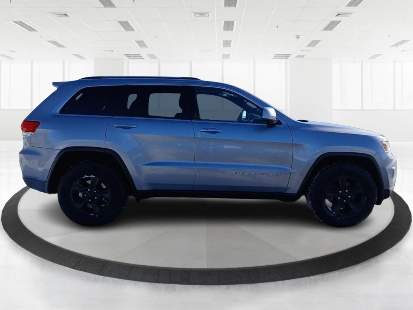 2014 Jeep Grand Cherokee Laredo 4WD (1C4RJFAG1EC) with an 3.6L V6 DOHC 24V engine, 5-Speed Automatic transmission, located at 880 E. National Road, Vandalia, OH, 45377, (937) 908-9800, 39.891918, -84.183594 - 2014 Jeep Grand Cherokee Laredo 4WD - Photo#1