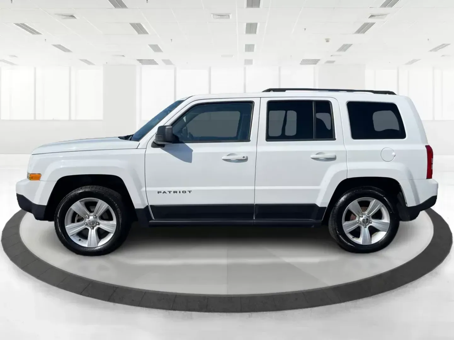 2014 Jeep Patriot Latitude (1C4NJPFB0ED) with an 2.4L I-4 DOHC engine, located at 1951 S Dayton Lakeview Rd., New Carlisle, OH, 45344, (937) 908-9800, 39.890999, -84.050255 - **Adventure Awaits with This 2014 Jeep Patriot Latitude! Perfect for Road Trips and Family Outings!**<br /> <br /> Explore the open road with confidence and comfort in this 2014 Jeep Patriot Latitude, now available at Advantage Car and Credit in Fairborn, OH. This SUV is the ideal companion for grow - Photo#6