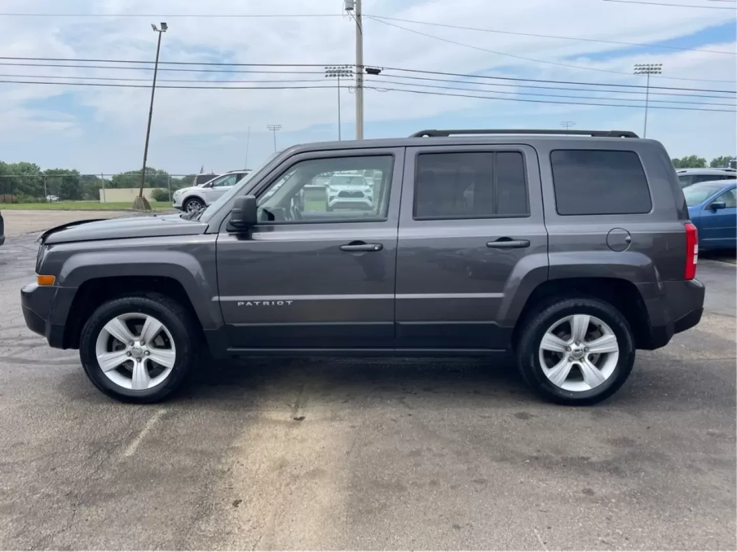 2014 Jeep Patriot Latitude 4WD (1C4NJRFB5ED) with an 2.4L L4 DOHC 16V engine, located at 1230 East Main St, Xenia, OH, 45385, (937) 908-9800, 39.688026, -83.910172 - **Adventure Awaits with the 2014 Jeep Patriot Latitude 4WD!**<br /> <br /> If you're longing for a vehicle that blends rugged capability with everyday comfort, look no further than the 2014 Jeep Patriot Latitude 4WD. Perfect for weekend adventures or daily commutes, this SUV is designed to take you - Photo#5