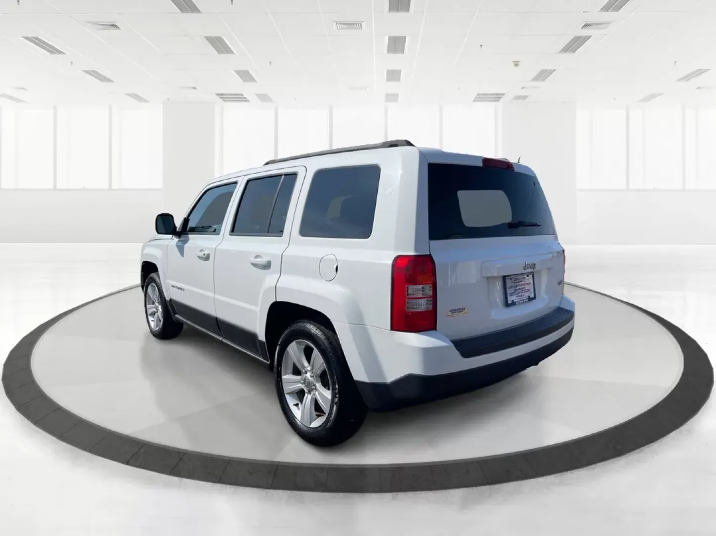2014 Jeep Patriot Latitude (1C4NJPFB0ED) with an 2.4L I-4 DOHC engine, located at 1951 S Dayton Lakeview Rd., New Carlisle, OH, 45344, (937) 908-9800, 39.890999, -84.050255 - **Adventure Awaits with This 2014 Jeep Patriot Latitude! Perfect for Road Trips and Family Outings!**<br /> <br /> Explore the open road with confidence and comfort in this 2014 Jeep Patriot Latitude, now available at Advantage Car and Credit in Fairborn, OH. This SUV is the ideal companion for grow - Photo#4