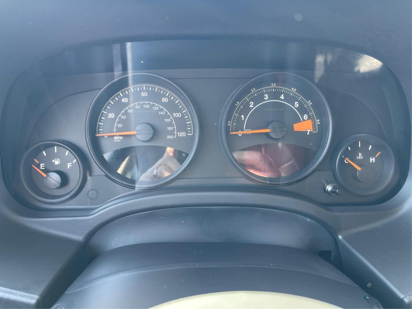 2014 Jeep Patriot Latitude (1C4NJPFB0ED) with an 2.4L I-4 DOHC engine, located at 1099 N County Rd 25A, Troy, OH, 45373, (937) 908-9800, 40.057079, -84.212883 - 2014 Jeep Patriot Latitude - Photo#14