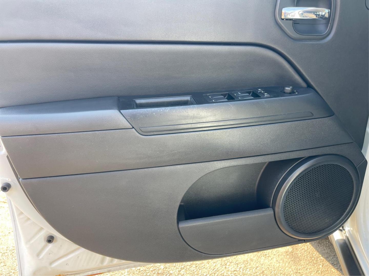 2014 Jeep Patriot Latitude (1C4NJPFB0ED) with an 2.4L I-4 DOHC engine, located at 1099 N County Rd 25A, Troy, OH, 45373, (937) 908-9800, 40.057079, -84.212883 - 2014 Jeep Patriot Latitude - Photo#17
