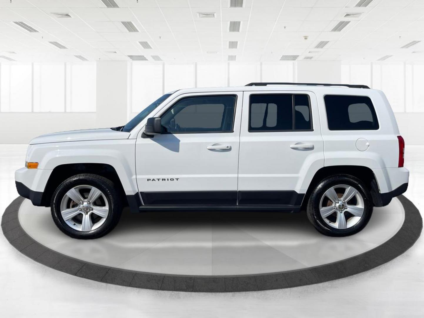 2014 Jeep Patriot Latitude (1C4NJPFB0ED) with an 2.4L I-4 DOHC engine, located at 1099 N County Rd 25A, Troy, OH, 45373, (937) 908-9800, 40.057079, -84.212883 - 2014 Jeep Patriot Latitude - Photo#5