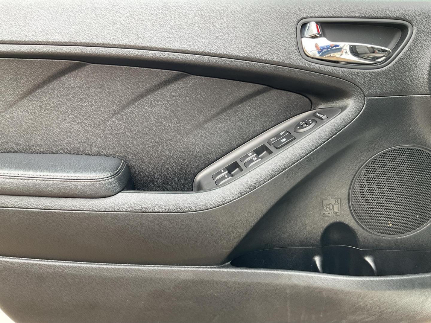 2014 Kia Forte EX (KNAFX4A81E5) with an 2L I-4 gasoline direct injection engine, located at 1099 N County Rd 25A, Troy, OH, 45373, (937) 908-9800, 40.057079, -84.212883 - 2014 Kia Forte EX - Photo#17