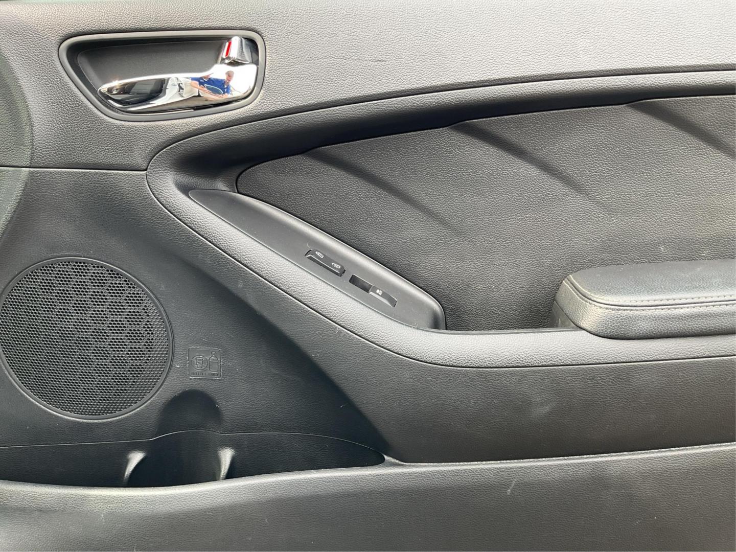 2014 Kia Forte EX (KNAFX4A81E5) with an 2L I-4 gasoline direct injection engine, located at 1099 N County Rd 25A, Troy, OH, 45373, (937) 908-9800, 40.057079, -84.212883 - 2014 Kia Forte EX - Photo#18
