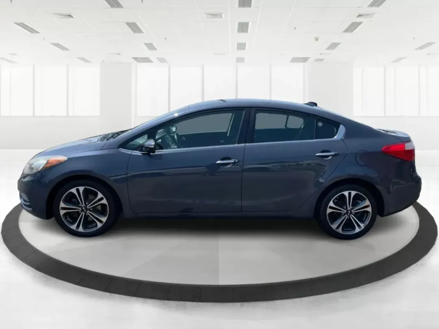 2014 Kia Forte EX (KNAFX4A88E5) with an 2L I-4 gasoline direct injection engine, located at 8750 N County Rd 25A, Piqua, OH, 45356, (937) 908-9800, 40.164391, -84.232513 - **Elevate Your Everyday Commute with the 2014 Kia Forte EX Perfect for the Modern Lifestyle**<br /> <br /> Looking for a reliable vehicle that effortlessly combines style, comfort, and affordability? The 2014 Kia Forte EX is the perfect choice for budget-conscious buyers and growing families alike. - Photo#5