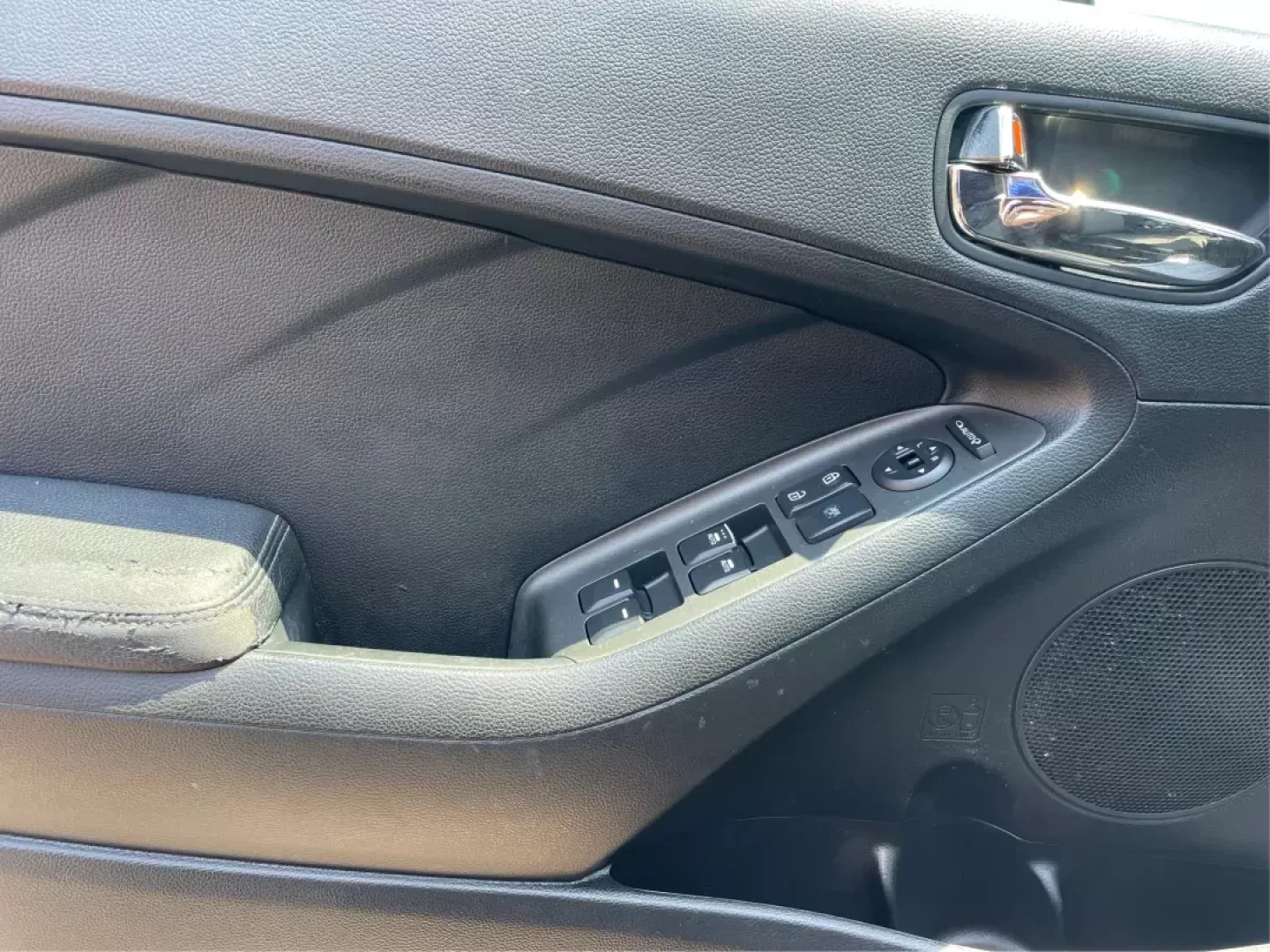 2014 Kia Forte EX (KNAFX4A88E5) with an 2L I-4 gasoline direct injection engine, located at 8750 N County Rd 25A, Piqua, OH, 45356, (937) 908-9800, 40.164391, -84.232513 - **Elevate Your Everyday Commute with the 2014 Kia Forte EX Perfect for the Modern Lifestyle**<br /> <br /> Looking for a reliable vehicle that effortlessly combines style, comfort, and affordability? The 2014 Kia Forte EX is the perfect choice for budget-conscious buyers and growing families alike. - Photo#18
