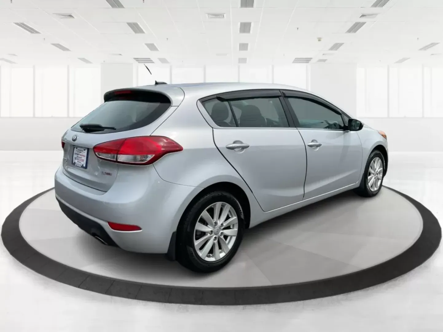 2014 Kia Forte EX (KNAFX5A88E5) with an 2L I-4 gasoline direct injection engine, located at 401 Woodman Dr, Riverside, OH, 45431, (937) 908-9800, 39.760899, -84.123421 - **Discover Your Next Adventure with the 2014 Kia Forte EX at Advantage Car and Credit!**<br /> <br /> Are you ready to elevate your daily commute or embark on weekend adventures? The 2014 Kia Forte EX is the perfect companion, whether you're navigating the bustling streets of Fairborn, OH, or hittin - Photo#2