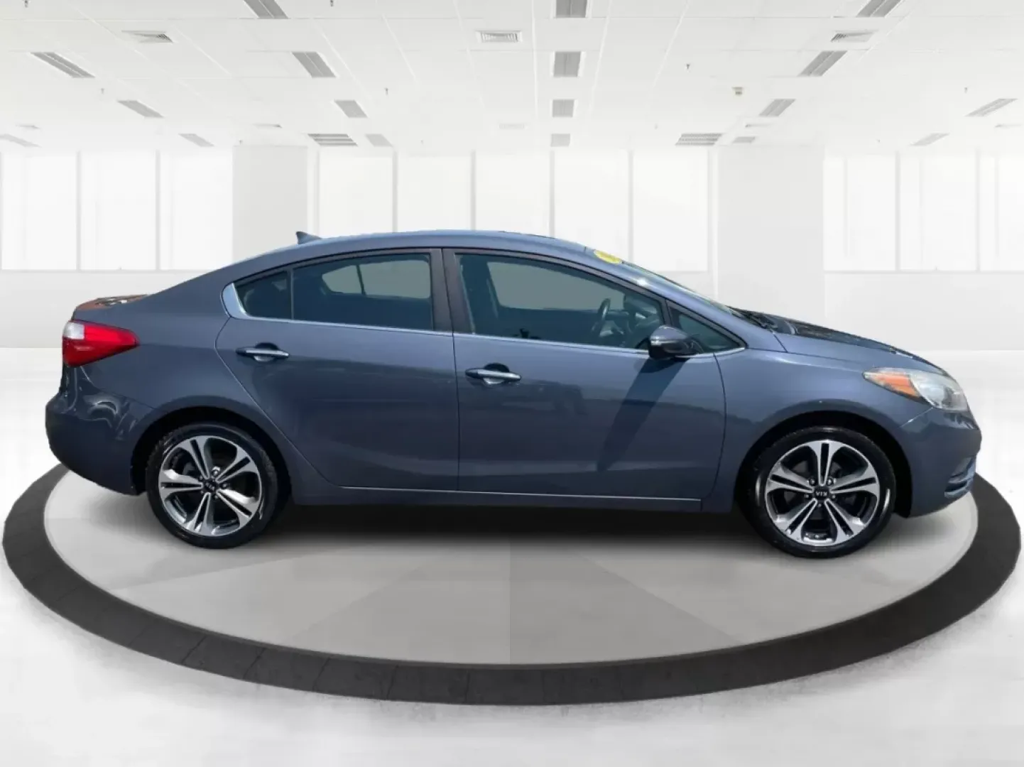 2014 Kia Forte EX (KNAFX4A88E5) with an 2L I-4 gasoline direct injection engine, located at 8750 N County Rd 25A, Piqua, OH, 45356, (937) 908-9800, 40.164391, -84.232513 - **Elevate Your Everyday Commute with the 2014 Kia Forte EX Perfect for the Modern Lifestyle**<br /> <br /> Looking for a reliable vehicle that effortlessly combines style, comfort, and affordability? The 2014 Kia Forte EX is the perfect choice for budget-conscious buyers and growing families alike. - Photo#1