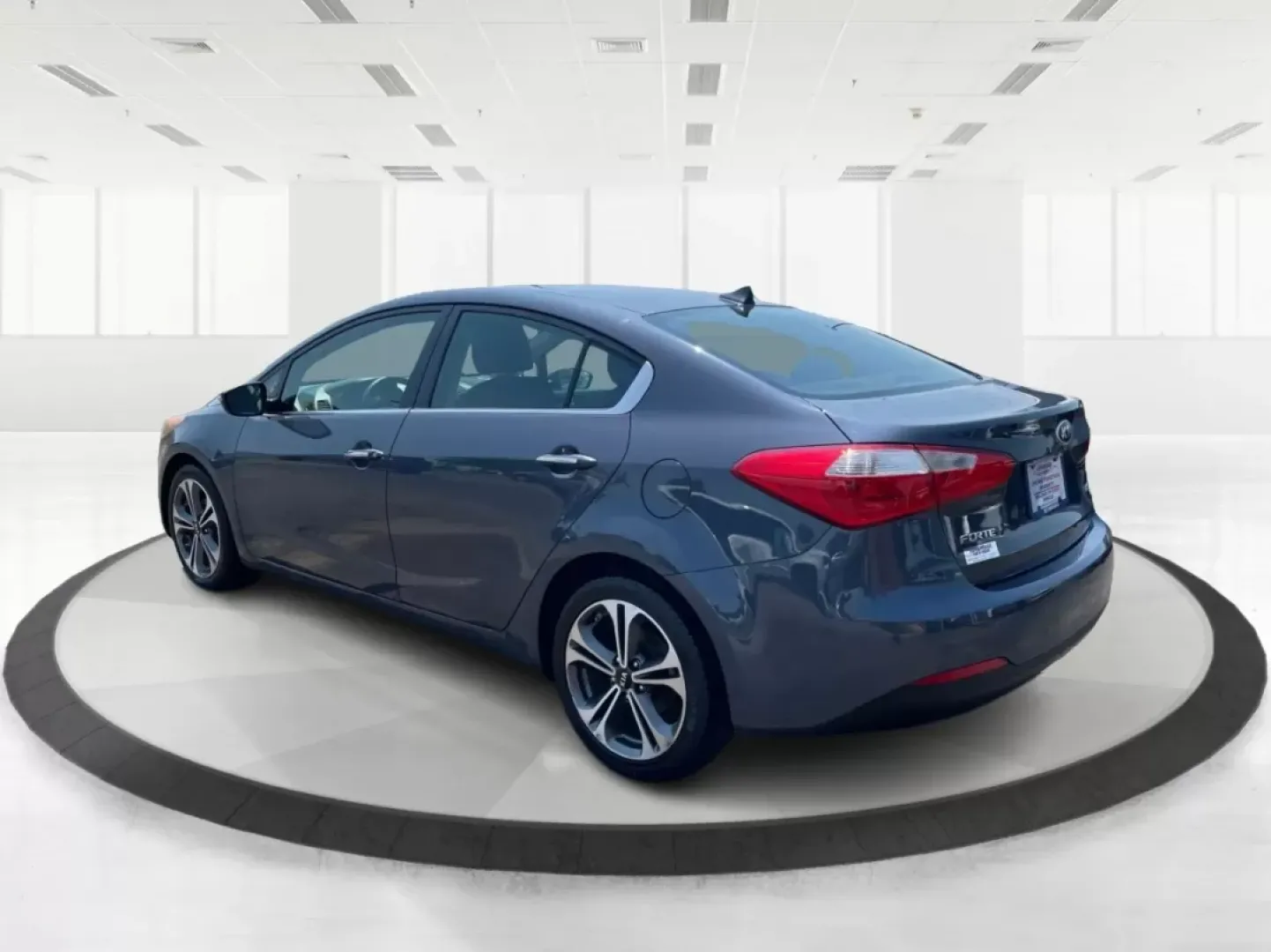2014 Kia Forte EX (KNAFX4A88E5) with an 2L I-4 gasoline direct injection engine, located at 8750 N County Rd 25A, Piqua, OH, 45356, (937) 908-9800, 40.164391, -84.232513 - **Elevate Your Everyday Commute with the 2014 Kia Forte EX Perfect for the Modern Lifestyle**<br /> <br /> Looking for a reliable vehicle that effortlessly combines style, comfort, and affordability? The 2014 Kia Forte EX is the perfect choice for budget-conscious buyers and growing families alike. - Photo#4