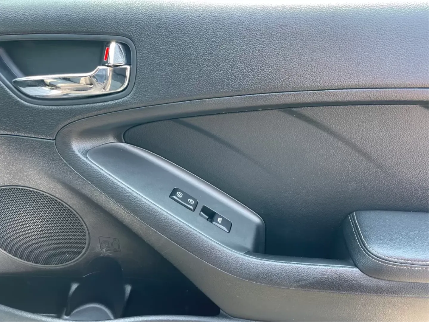 2014 Kia Forte EX (KNAFX4A88E5) with an 2L I-4 gasoline direct injection engine, located at 8750 N County Rd 25A, Piqua, OH, 45356, (937) 908-9800, 40.164391, -84.232513 - **Elevate Your Everyday Commute with the 2014 Kia Forte EX Perfect for the Modern Lifestyle**<br /> <br /> Looking for a reliable vehicle that effortlessly combines style, comfort, and affordability? The 2014 Kia Forte EX is the perfect choice for budget-conscious buyers and growing families alike. - Photo#20