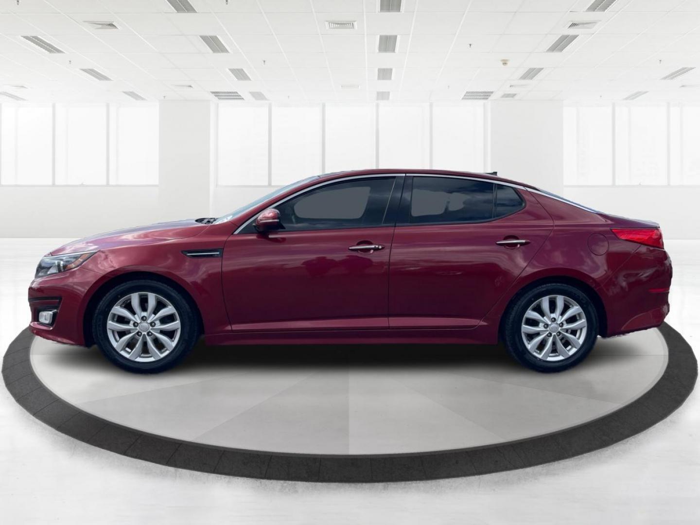 2014 Kia Optima EX (5XXGN4A70EG) with an Theta II 2.4L I-4 gasoline direct injection engine, located at 1184 Kauffman Ave, Fairborn, OH, 45324, (937) 908-9800, 39.807072, -84.030914 - 2014 Kia Optima EX - Photo#5