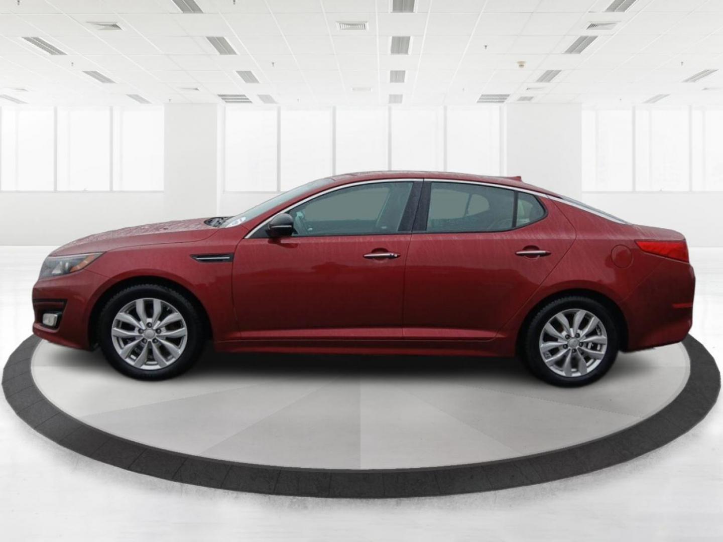 2014 Kia Optima EX (5XXGN4A76EG) with an 2.4L L4 DOHC 16V engine, 6-Speed Automatic transmission, located at 1230 East Main St, Xenia, OH, 45385, (937) 908-9800, 39.688026, -83.910172 - 2014 Kia Optima EX - Photo#5