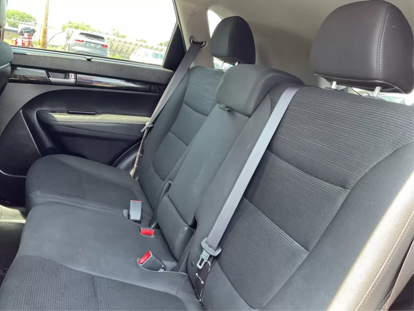 2014 Kia Sorento LX (5XYKTCA64EG) with an 2.4L I-4 gasoline direct injection engine, located at 1951 S Dayton Lakeview Rd., New Carlisle, OH, 45344, (937) 908-9800, 39.890999, -84.050255 - **Adventure Awaits with This 2014 Kia Sorento at Advantage Car and Credit!**<br /> <br /> Are you ready to take your family adventures to the next level? Look no further than this stunning 2014 Kia Sorento, available now at Advantage Car and Credit in Fairborn, OH. With ample space, versatile featur - Photo#9