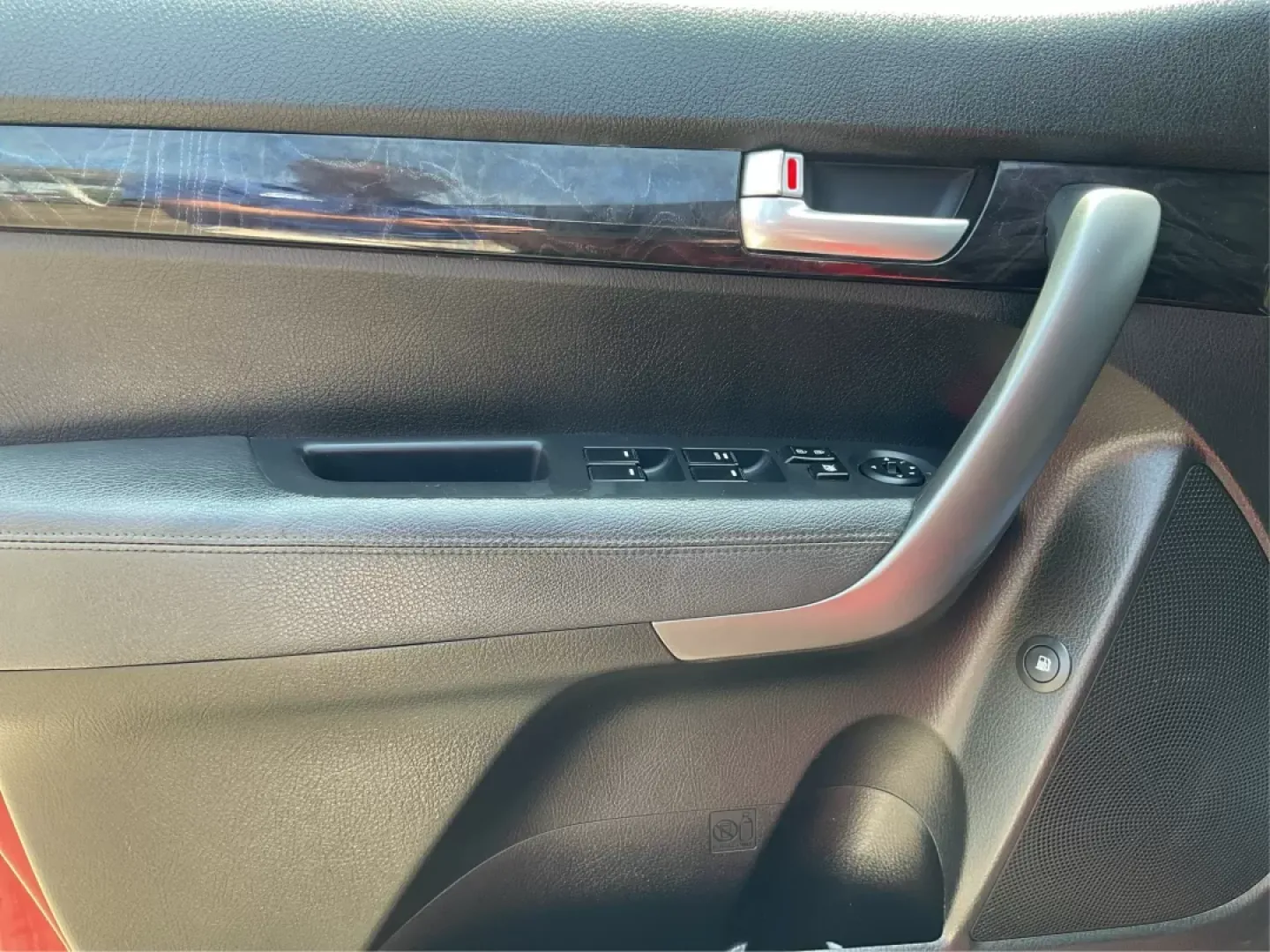 2014 Kia Sorento LX (5XYKTCA64EG) with an 2.4L I-4 gasoline direct injection engine, located at 1951 S Dayton Lakeview Rd., New Carlisle, OH, 45344, (937) 908-9800, 39.890999, -84.050255 - **Adventure Awaits with This 2014 Kia Sorento at Advantage Car and Credit!**<br /> <br /> Are you ready to take your family adventures to the next level? Look no further than this stunning 2014 Kia Sorento, available now at Advantage Car and Credit in Fairborn, OH. With ample space, versatile featur - Photo#16