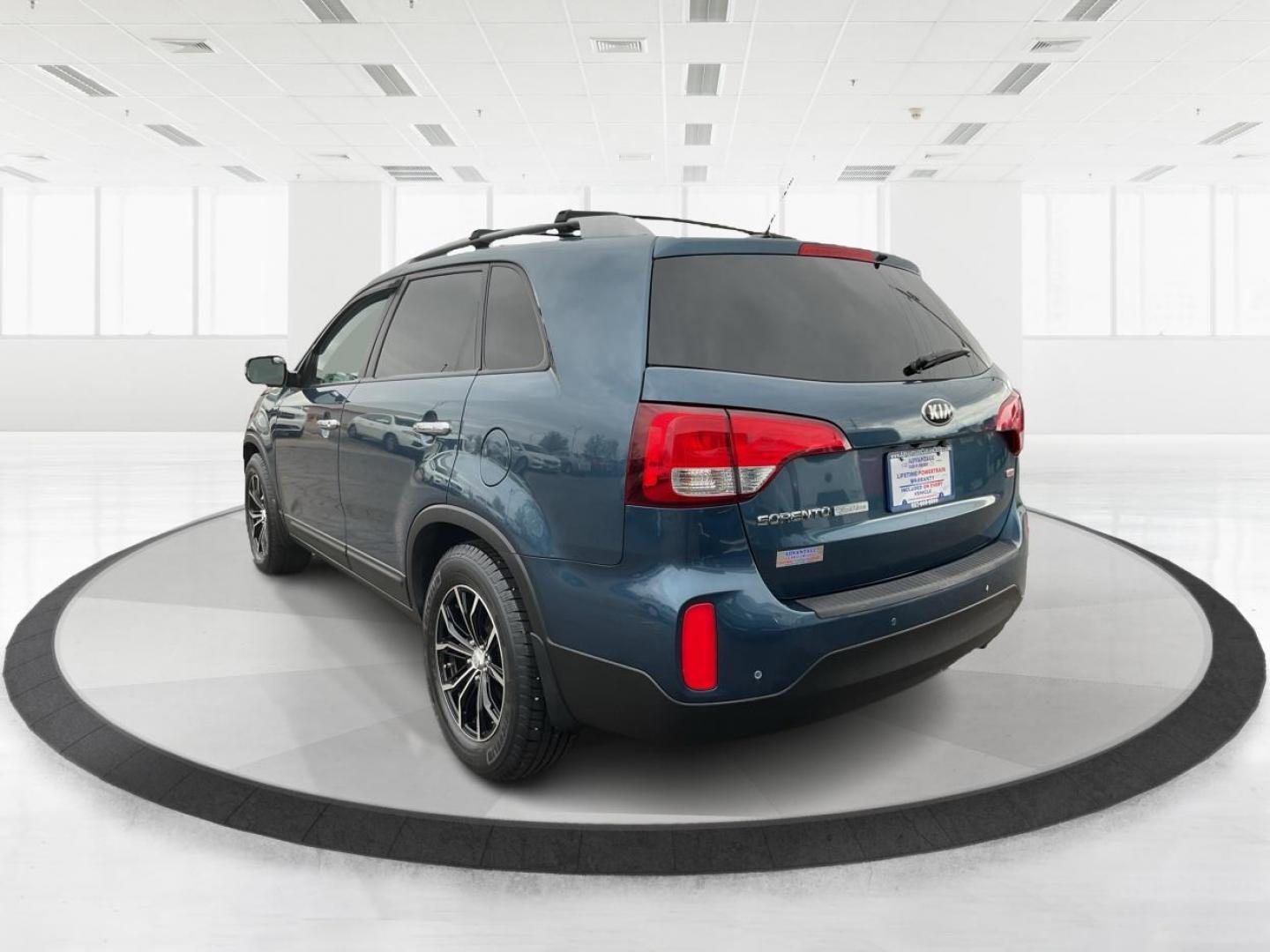 2014 Blue Kia Sorento LX 2WD (5XYKT3A64EG) with an 2.4L L4 DOHC 16V engine, 6-Speed Automatic transmission, located at 8750 N County Rd 25A, Piqua, OH, 45356, (937) 908-9800, 40.164391, -84.232513 - 2014 Kia Sorento LX 2WD - Photo#4