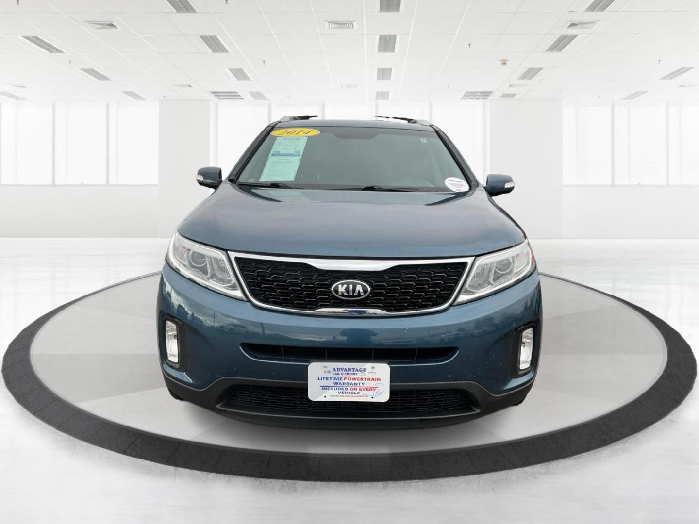 2014 Blue Kia Sorento LX 2WD (5XYKT3A64EG) with an 2.4L L4 DOHC 16V engine, 6-Speed Automatic transmission, located at 8750 N County Rd 25A, Piqua, OH, 45356, (937) 908-9800, 40.164391, -84.232513 - 2014 Kia Sorento LX 2WD - Photo#6