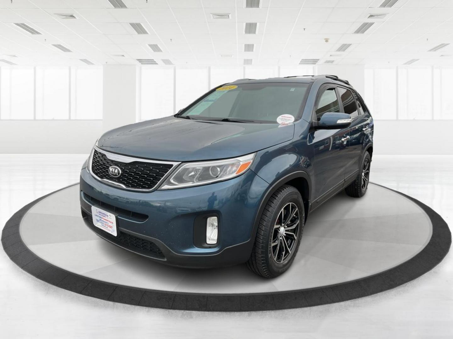2014 Blue Kia Sorento LX 2WD (5XYKT3A64EG) with an 2.4L L4 DOHC 16V engine, 6-Speed Automatic transmission, located at 8750 N County Rd 25A, Piqua, OH, 45356, (937) 908-9800, 40.164391, -84.232513 - 2014 Kia Sorento LX 2WD - Photo#7