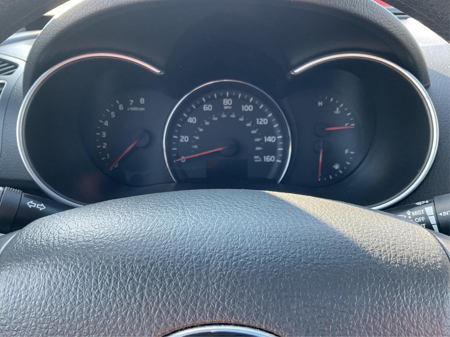 2014 Kia Sorento LX 2WD (5XYKT3A64EG) with an 2.4L L4 DOHC 16V engine, 6-Speed Automatic transmission, located at 1099 N County Rd 25A, Troy, OH, 45373, (937) 908-9800, 40.057079, -84.212883 - 2014 Kia Sorento LX 2WD - Photo#14