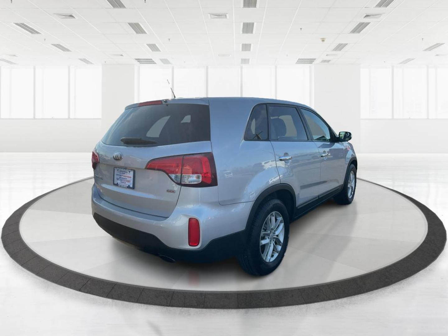 2014 Kia Sorento LX 2WD (5XYKT3A64EG) with an 2.4L L4 DOHC 16V engine, 6-Speed Automatic transmission, located at 1099 N County Rd 25A, Troy, OH, 45373, (937) 908-9800, 40.057079, -84.212883 - 2014 Kia Sorento LX 2WD - Photo#2