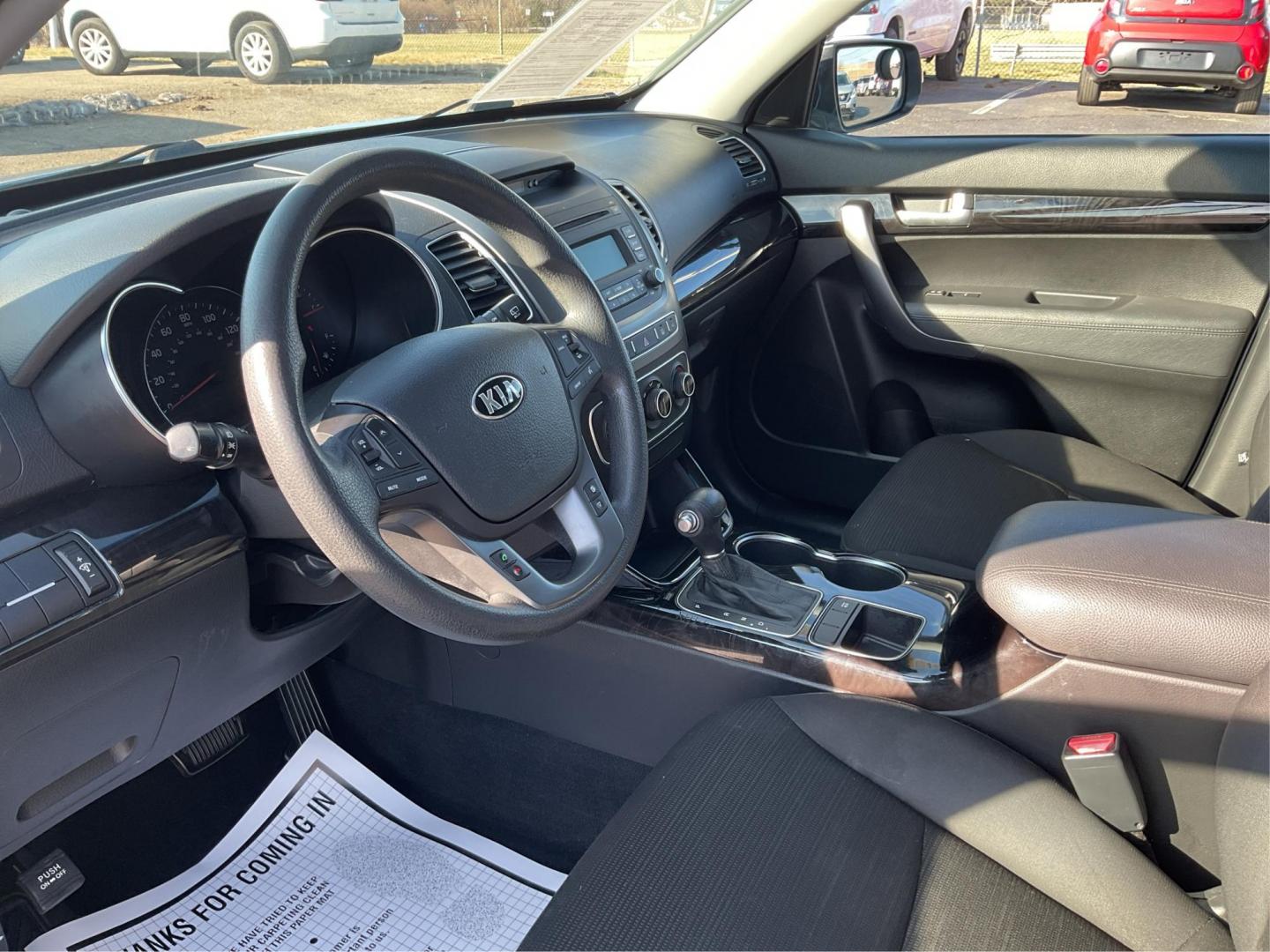 2014 Kia Sorento LX 2WD (5XYKT3A64EG) with an 2.4L L4 DOHC 16V engine, 6-Speed Automatic transmission, located at 1099 N County Rd 25A, Troy, OH, 45373, (937) 908-9800, 40.057079, -84.212883 - 2014 Kia Sorento LX 2WD - Photo#8