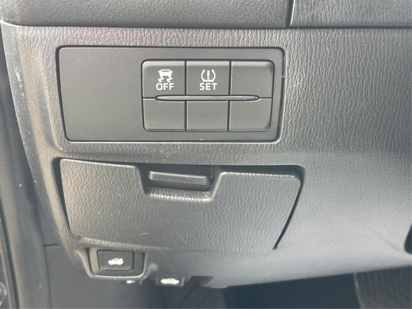 2014 Mazda Mazda6 i Sport (JM1GJ1U65E1) with an Other engine, located at 1951 S Dayton Lakeview Rd., New Carlisle, OH, 45344, (937) 908-9800, 39.890999, -84.050255 - 2014 Mazda Mazda6 i Sport - Photo#15