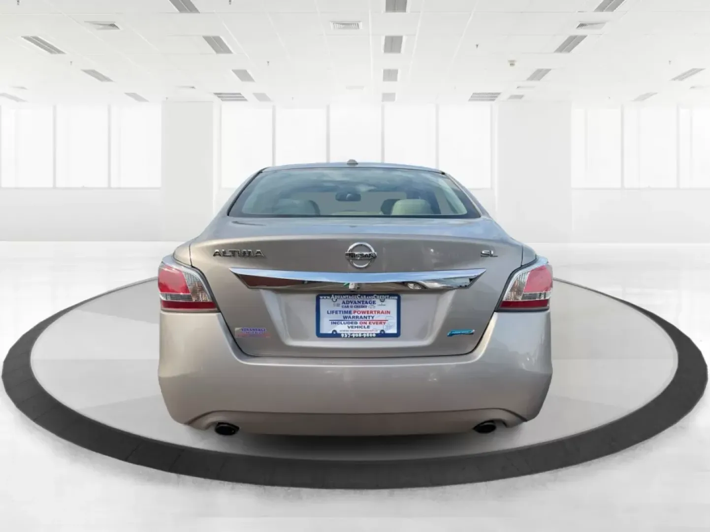 2014 Nissan Altima 2.5 SL (1N4AL3AP7EC) with an 2.5L I-4 DOHC engine, located at 4508 South Dixie Dr, Moraine, OH, 45439, (937) 908-9800, 39.689976, -84.218452 - Experience the perfect blend of comfort and reliability with the 2014 Nissan Altima 2.5 SL, available at Advantage Car and Credit in Fairborn, OH. This sedan is not just a means of transportation; it's a lifestyle choice for those who value efficiency and style, making it ideal for long commutes or - Photo#3