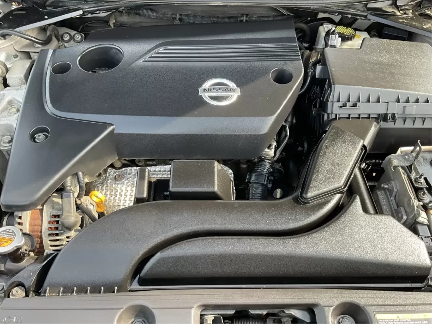 2014 Nissan Altima 2.5 SL (1N4AL3AP7EC) with an 2.5L I-4 DOHC engine, located at 4508 South Dixie Dr, Moraine, OH, 45439, (937) 908-9800, 39.689976, -84.218452 - Experience the perfect blend of comfort and reliability with the 2014 Nissan Altima 2.5 SL, available at Advantage Car and Credit in Fairborn, OH. This sedan is not just a means of transportation; it's a lifestyle choice for those who value efficiency and style, making it ideal for long commutes or - Photo#11