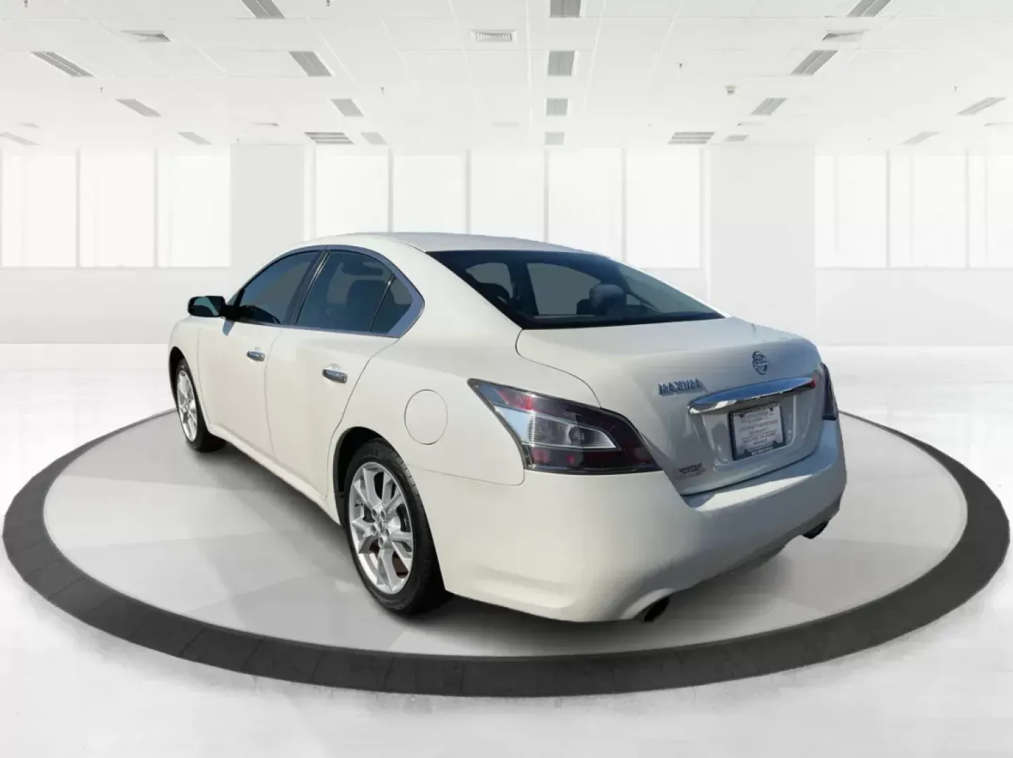 2014 Nissan Maxima 3.5 S (1N4AA5AP5EC) with an VQ 3.5L V-6 DOHC engine, located at 880 E. National Road, Vandalia, OH, 45377, (937) 908-9800, 39.891918, -84.183594 - One Owner - Photo#5