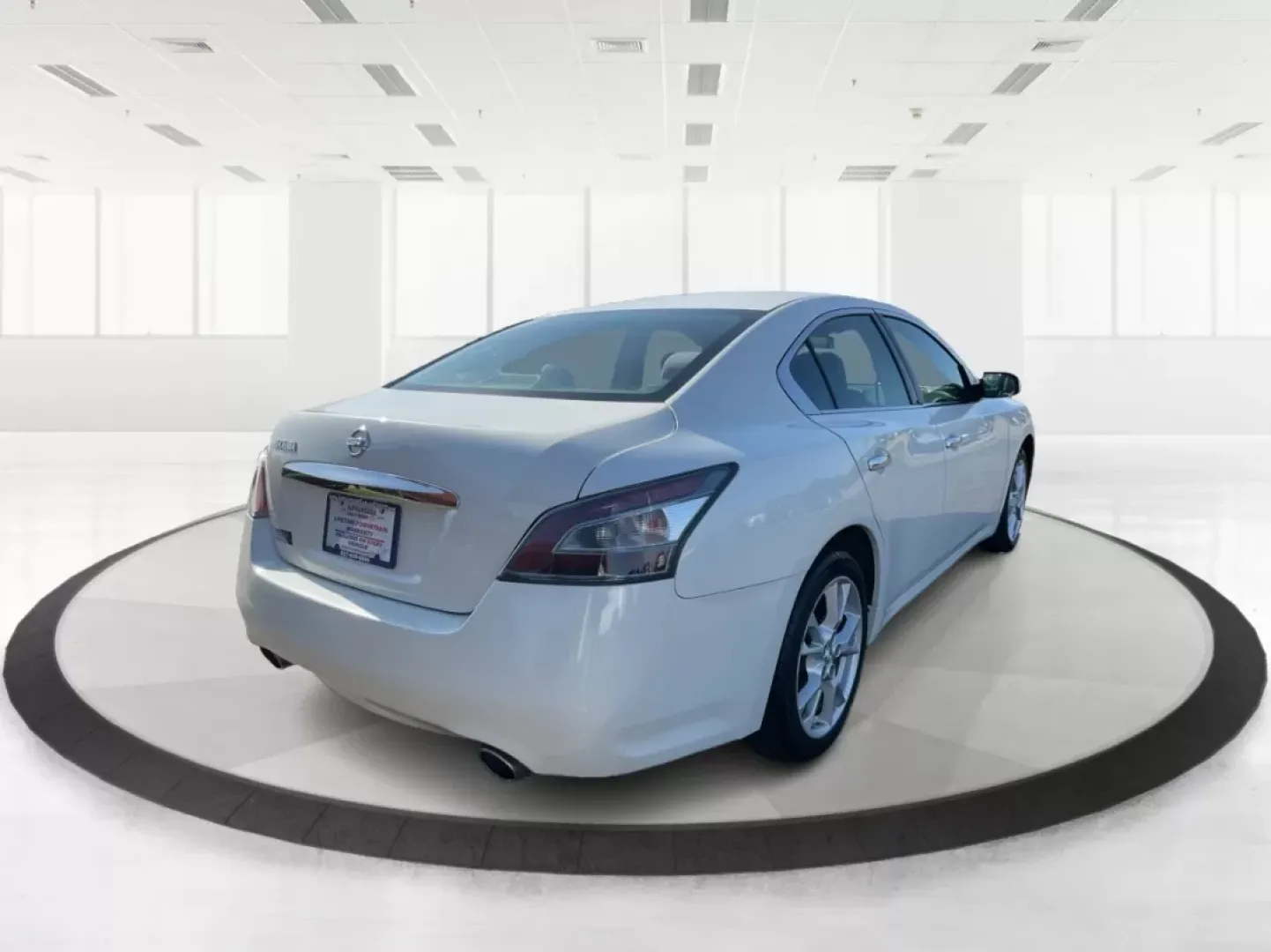 2014 Nissan Maxima 3.5 S (1N4AA5AP5EC) with an VQ 3.5L V-6 DOHC engine, located at 1184 Kauffman Ave, Fairborn, OH, 45324, (937) 908-9800, 39.807072, -84.030914 - **Experience Comfort and Style with the 2014 Nissan Maxima-Your Ideal Sedan for Everyday Adventures!**<br /> <br /> Are you looking for a reliable sedan that combines luxury, performance, and practicality? The 2014 Nissan Maxima, available now at Advantage Car and Credit in Fairborn, OH, is the perf - Photo#2