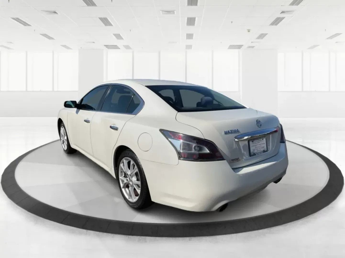 2014 Nissan Maxima 3.5 S (1N4AA5AP5EC) with an VQ 3.5L V-6 DOHC engine, located at 1184 Kauffman Ave, Fairborn, OH, 45324, (937) 908-9800, 39.807072, -84.030914 - **Experience Comfort and Style with the 2014 Nissan Maxima-Your Ideal Sedan for Everyday Adventures!**<br /> <br /> Are you looking for a reliable sedan that combines luxury, performance, and practicality? The 2014 Nissan Maxima, available now at Advantage Car and Credit in Fairborn, OH, is the perf - Photo#4